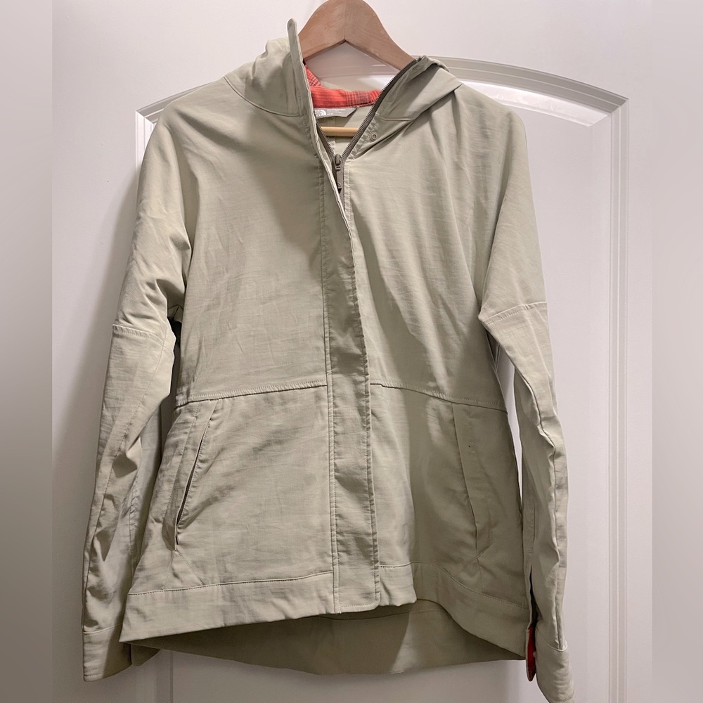 North Face Sage/tan Windbreaker